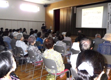 香川歯科医院さんは「オーラルフレイルとその予防」の講演。皆さん熱心に聞いています。