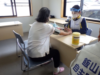 飯山高校生による血圧測定