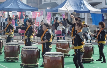 讃岐法勲寺太鼓の響きと共にまつりが始まりました。