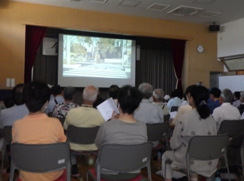 三遊亭小遊三さんの交通安全ビデオを視聴