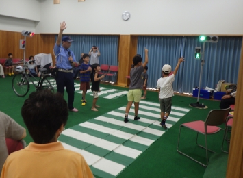 交差点の正しい渡り方の指導