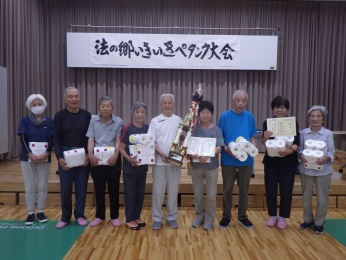優勝・準優勝・敗者優勝チームとスタッフ